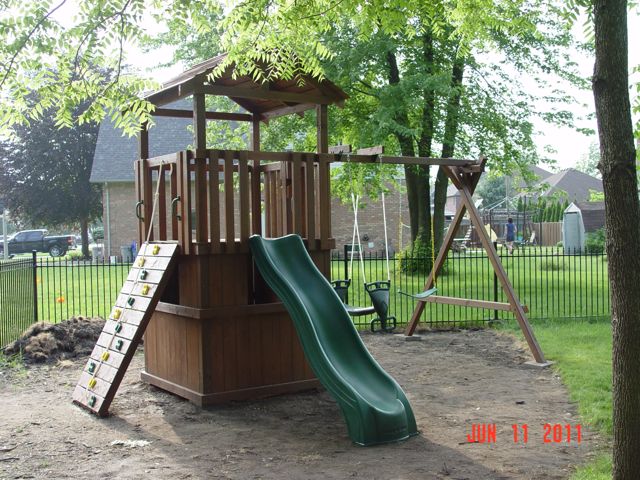 Play structure